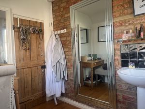 En-suite wc- click for photo gallery